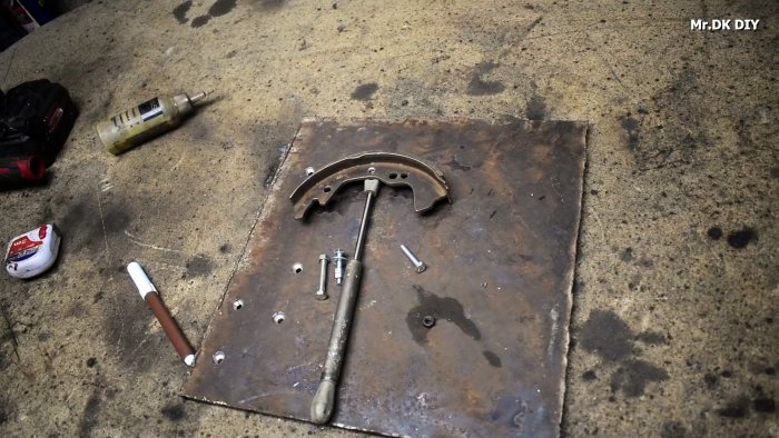 Как из тормозной колодки и газлифта сделать кондуктор для быстрой сварки