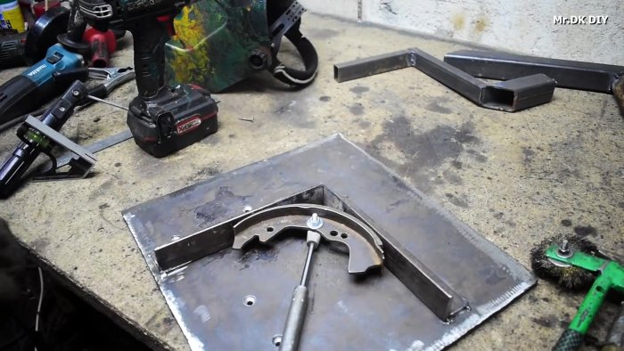 Как из тормозной колодки и газлифта сделать кондуктор для быстрой сварки