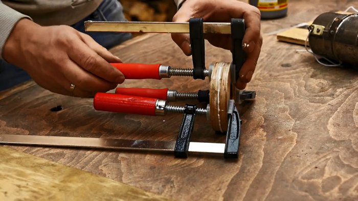 Как из старого маломощного мотора сделать полезный станок для фигурной резки металла