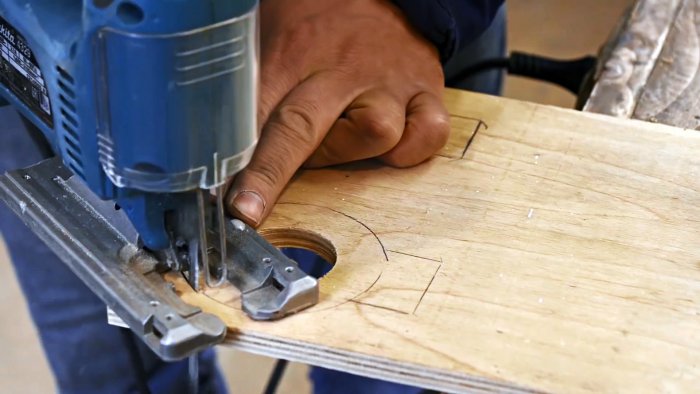 Как из старого маломощного мотора сделать полезный станок для фигурной резки металла