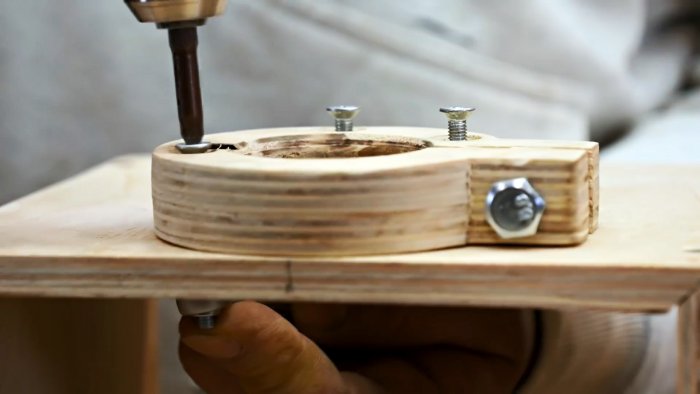 Как из старого маломощного мотора сделать полезный станок для фигурной резки металла