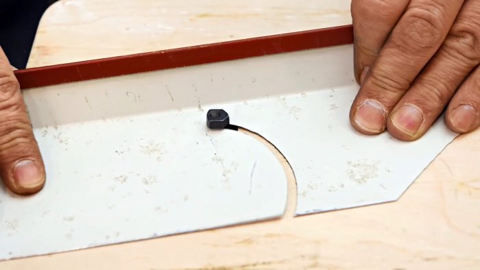 Как из старого маломощного мотора сделать полезный станок для фигурной резки металла