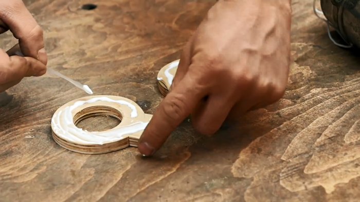 Как из старого маломощного мотора сделать полезный станок для фигурной резки металла