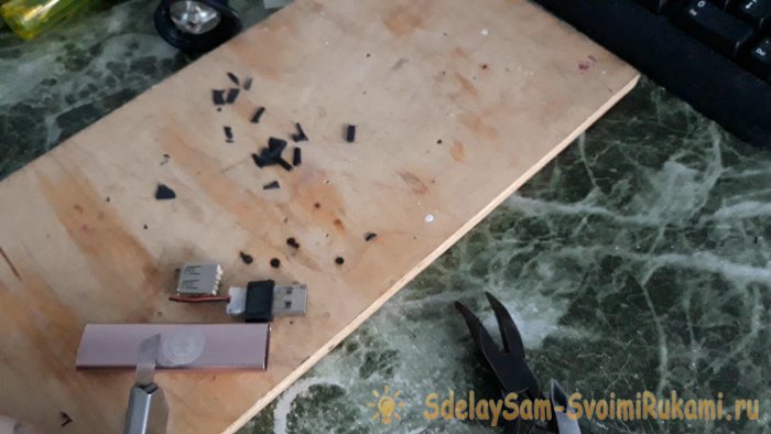 Как сделать USB переходник для безопасной зарядки телефона в общественных местах