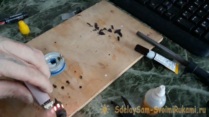 Как сделать USB переходник для безопасной зарядки телефона в общественных местах