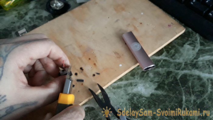 Как сделать USB переходник для безопасной зарядки телефона в общественных местах