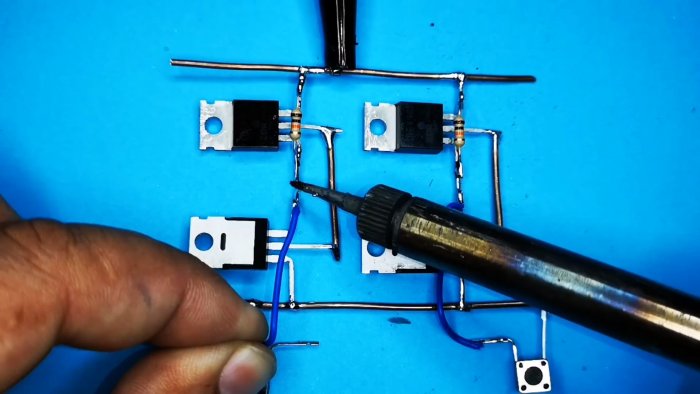 Как сделать схему управления двигателем Включение и реверс двумя кнопками