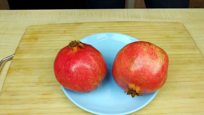 Как без соковыжималки выжать стакан гранатового сока за пару минту