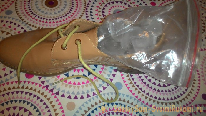 Лайфхак разнашиваем обувь народным способом