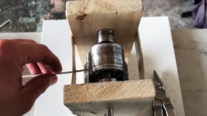 Как из роторов от электродвигателей сделать станок для быстрого снятия изоляции с проводов