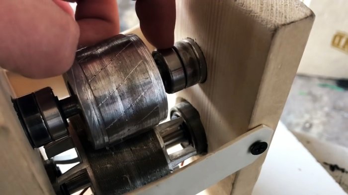 Как из роторов от электродвигателей сделать станок для быстрого снятия изоляции с проводов