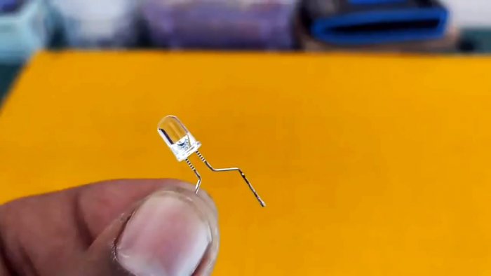 Как сделать полицейскую мигалку на реле