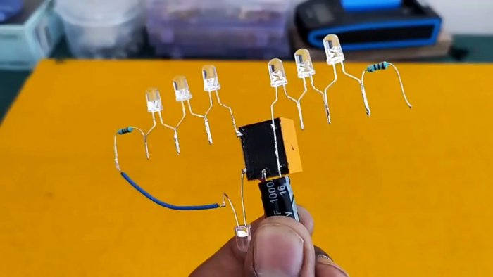 Как сделать полицейскую мигалку на реле