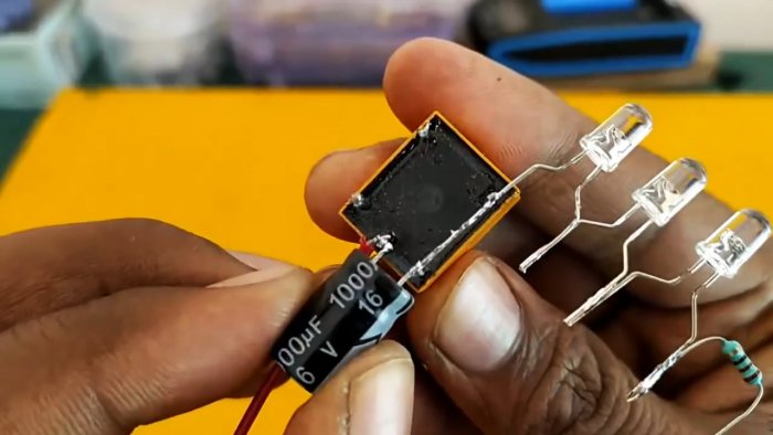 Как сделать полицейскую мигалку на реле