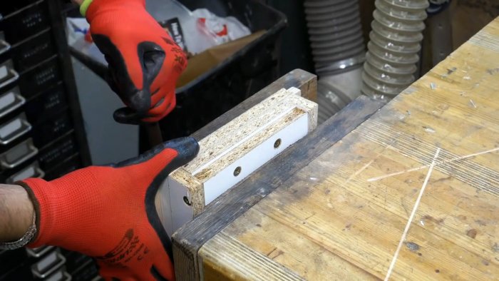 Как из крышек от ПЭТ бутылок сделать оригинальную ручку