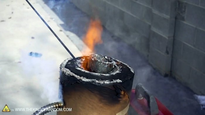 Как расплавить алюминий без горна в рулоне обычной бумаги