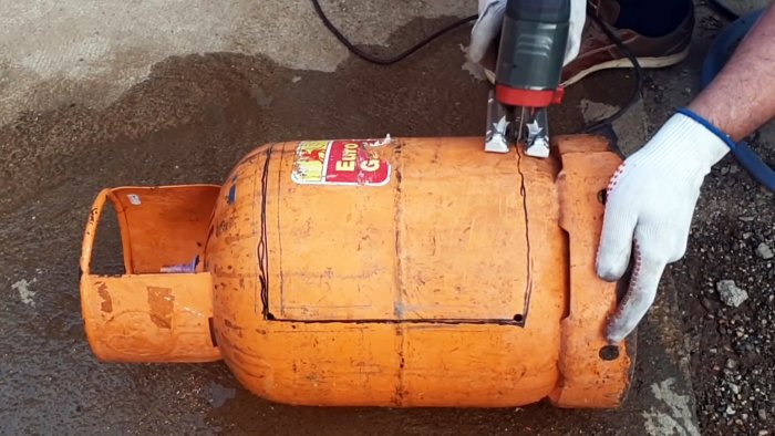 Как из небольшого газового баллона сделать угольный гриль