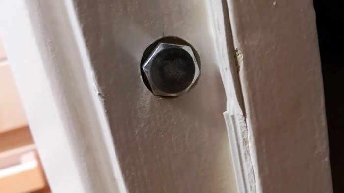 Как сделать бесшумный магнитный фиксатор двери