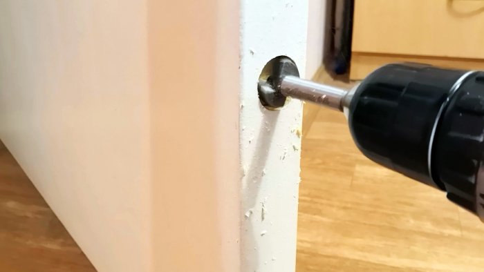 Как сделать бесшумный магнитный фиксатор двери