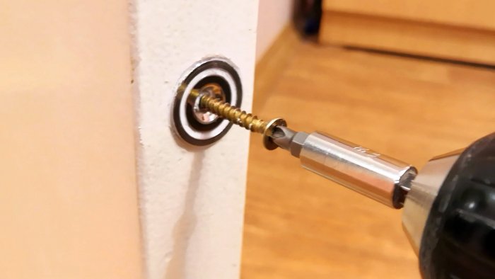 Как сделать бесшумный магнитный фиксатор двери