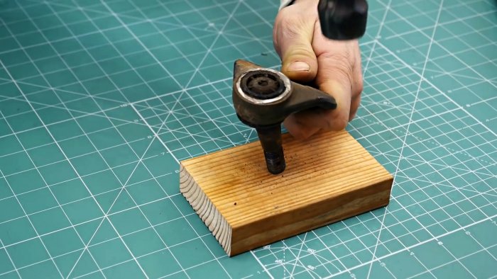 Как из старой автомобильной стойки сделать насос