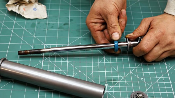 Как из старой автомобильной стойки сделать насос