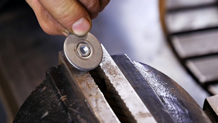 Как из старой автомобильной стойки сделать насос