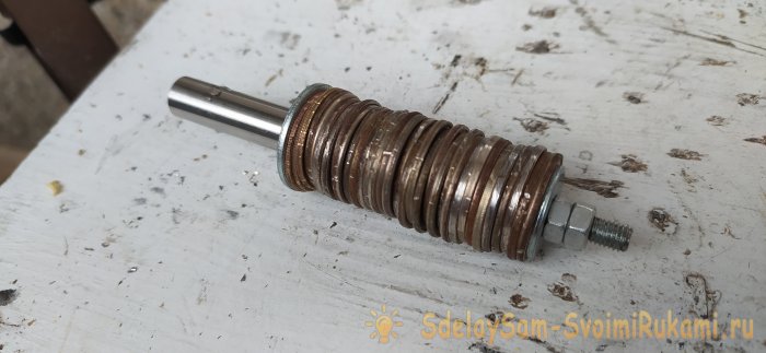 Как сделать оригинальную отвертку из советских монет