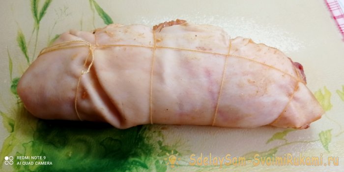 Бюджетный рулет из свиной рульки