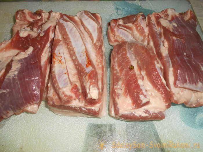 Сало отваренное в целлофановом пакете со специями