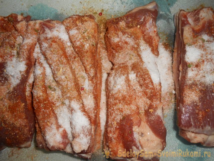 Сало отваренное в целлофановом пакете со специями