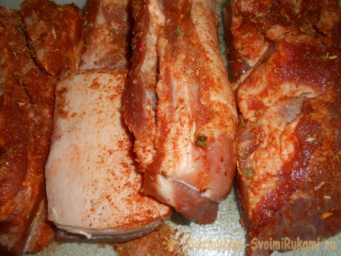 Сало отваренное в целлофановом пакете со специями