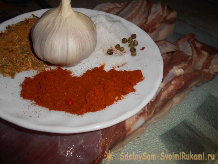 Сало отваренное в целлофановом пакете со специями