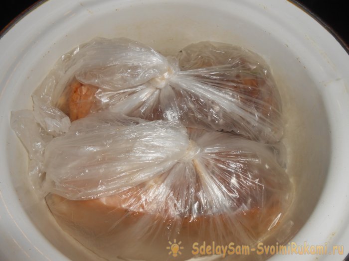 Сало отваренное в целлофановом пакете со специями