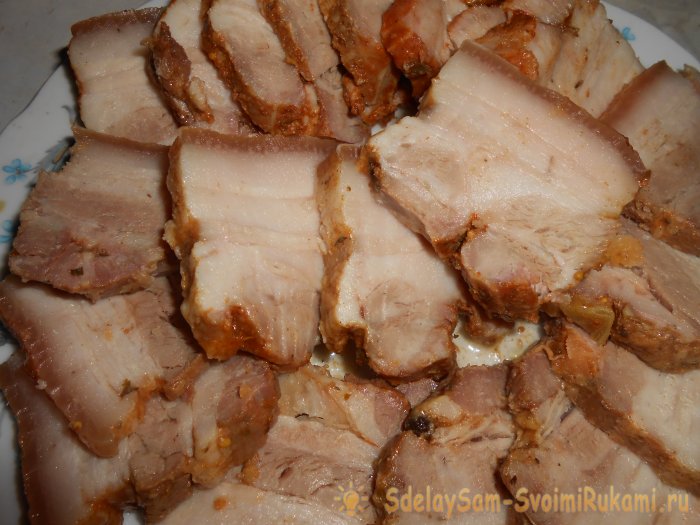 Сало отваренное в целлофановом пакете со специями