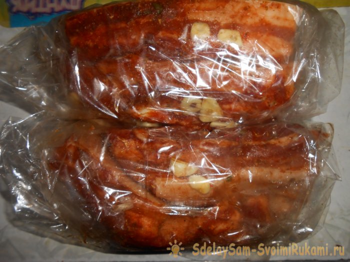 Сало отваренное в целлофановом пакете со специями