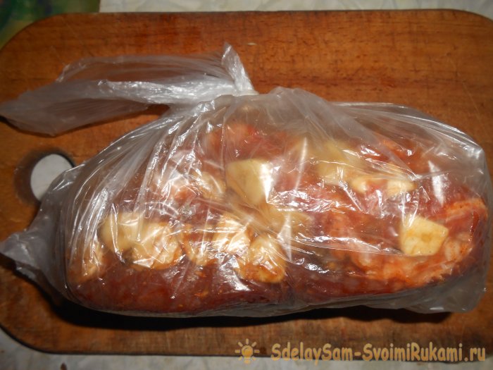 Сало отваренное в целлофановом пакете со специями