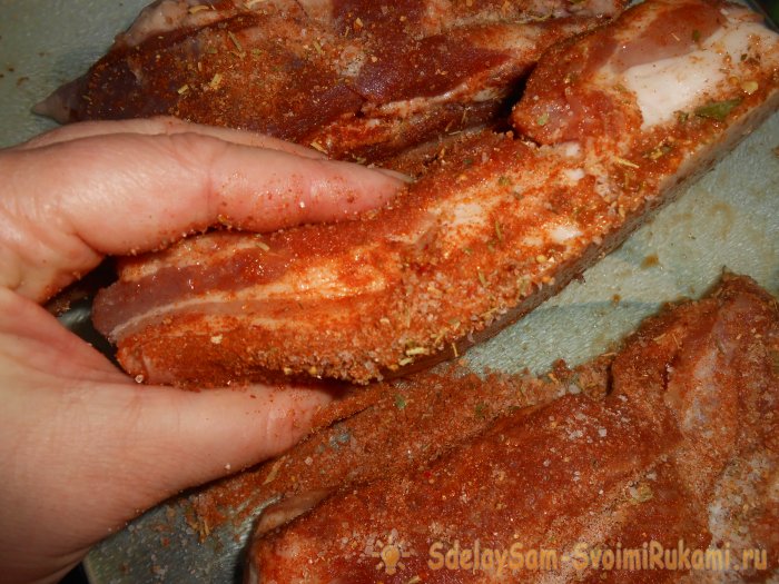 Сало отваренное в целлофановом пакете со специями