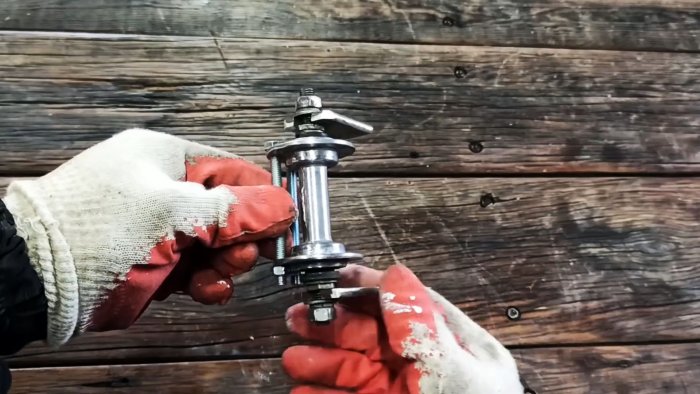 Как из велосипедных втулок сделать торцовочную пилу с протяжкой для болгарки