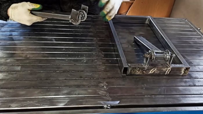 Как из велосипедных втулок сделать торцовочную пилу с протяжкой для болгарки