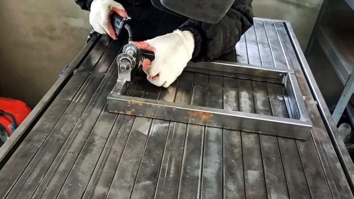 Как из велосипедных втулок сделать торцовочную пилу с протяжкой для болгарки