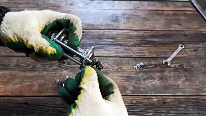 Как из велосипедных втулок сделать торцовочную пилу с протяжкой для болгарки