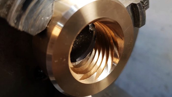 десятизаходная гайка