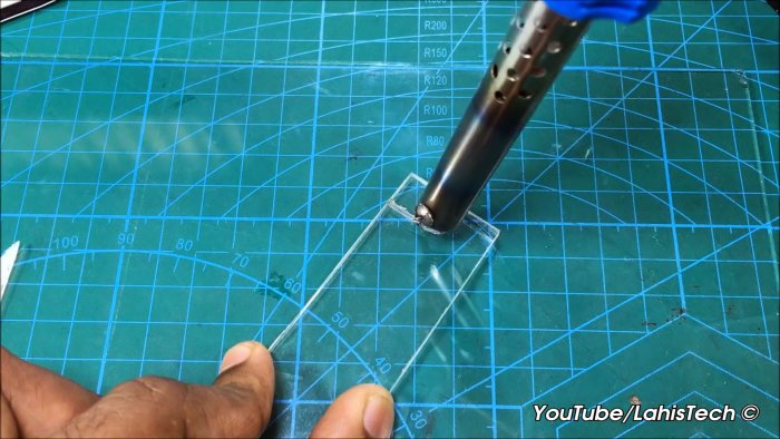 Режем оргстекло самодельным резаком