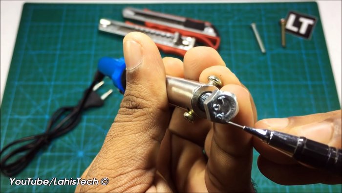 У паяльника необходимо снять штатное жало. Вместо него требуется установить болт М5