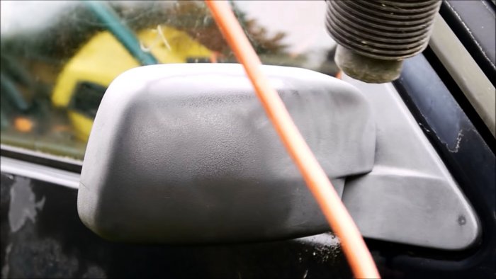 Пластик имеет свойство восстанавливаться при сильном нагреве