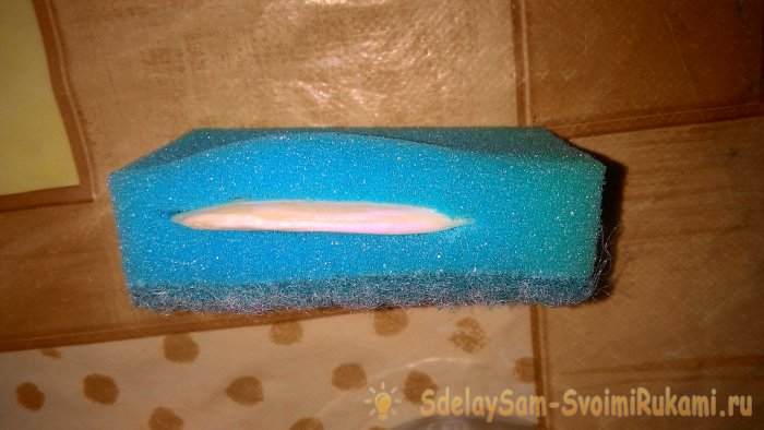 Вставляю в прорезь остаток мыло