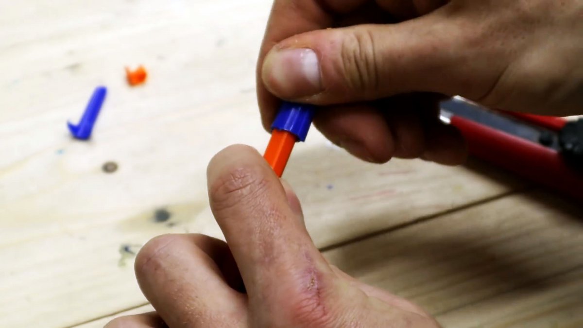 Как сделать пистолет для пены из шариковой ручки и еще 9 хитростей при работе с монтажной пеной