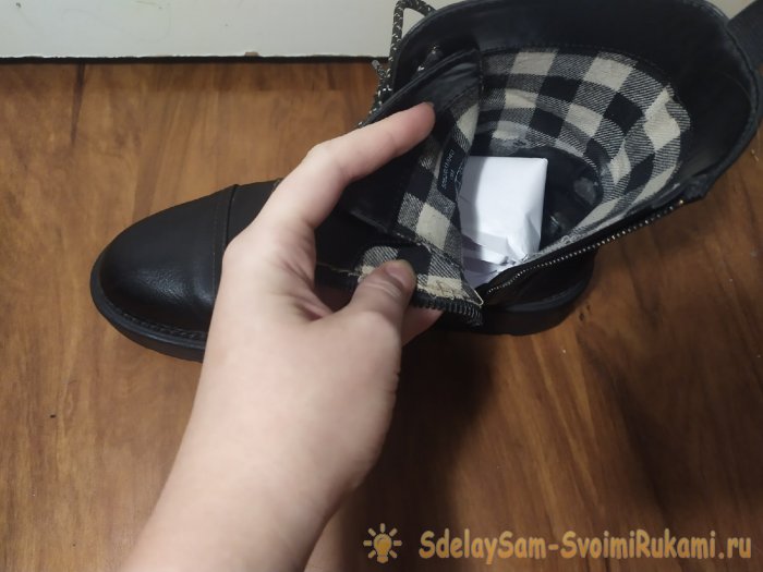 Газеты скомканные внутри обуви