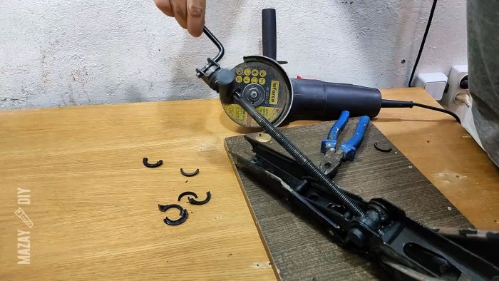 Как сделать мощные тиски из фанеры и домкрата